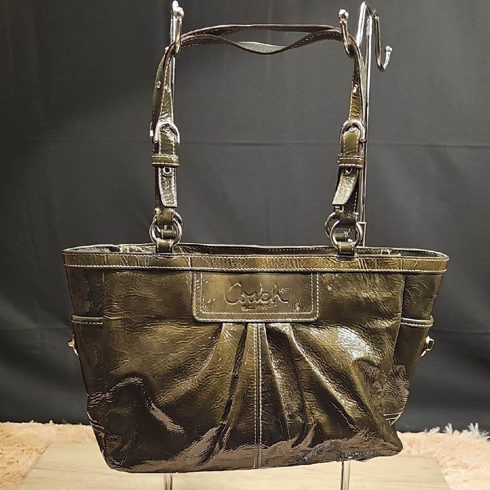 Coach Green Tote with Elegant Structured Design